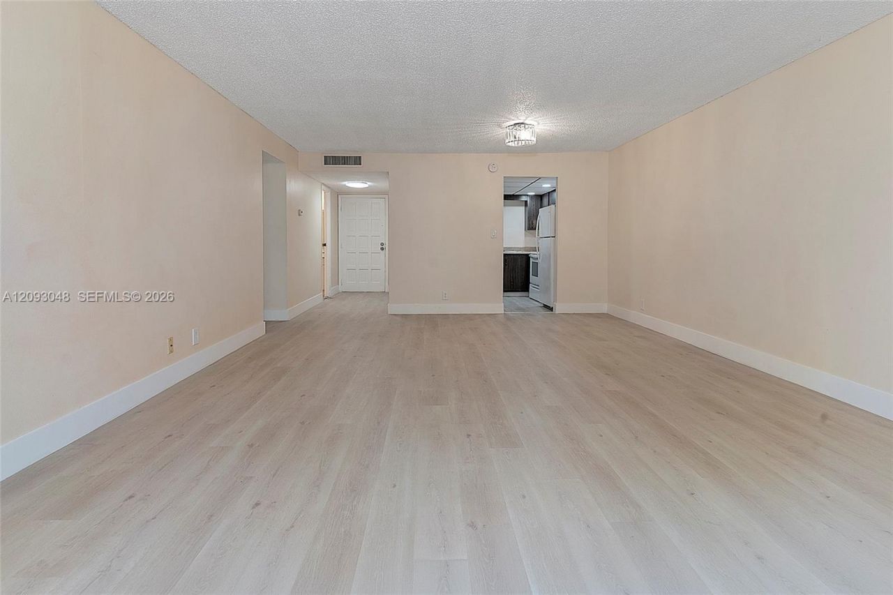 6001 N Falls Cir Dr , Unit 309, Lauderhill, FL 33319 Photo