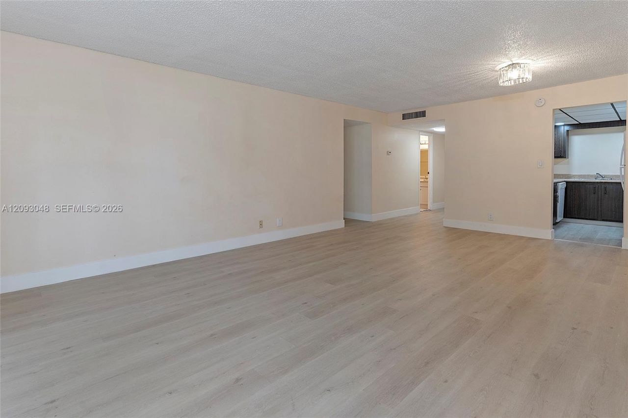6001 N Falls Cir Dr , Unit 309, Lauderhill, FL 33319 Photo