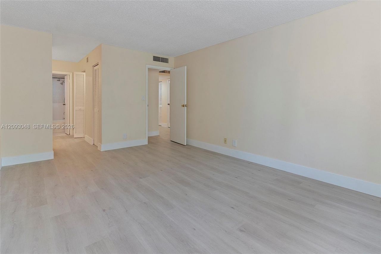 6001 N Falls Cir Dr , Unit 309, Lauderhill, FL 33319 Photo
