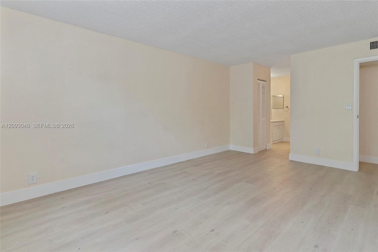 6001 N Falls Cir Dr , Unit 309, Lauderhill, FL 33319 Photo