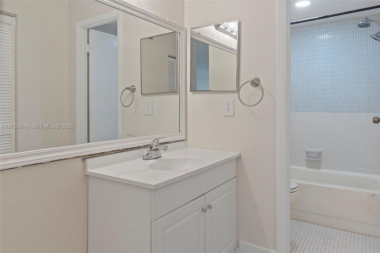 6001 N Falls Cir Dr , Unit 309, Lauderhill, FL 33319 Photo