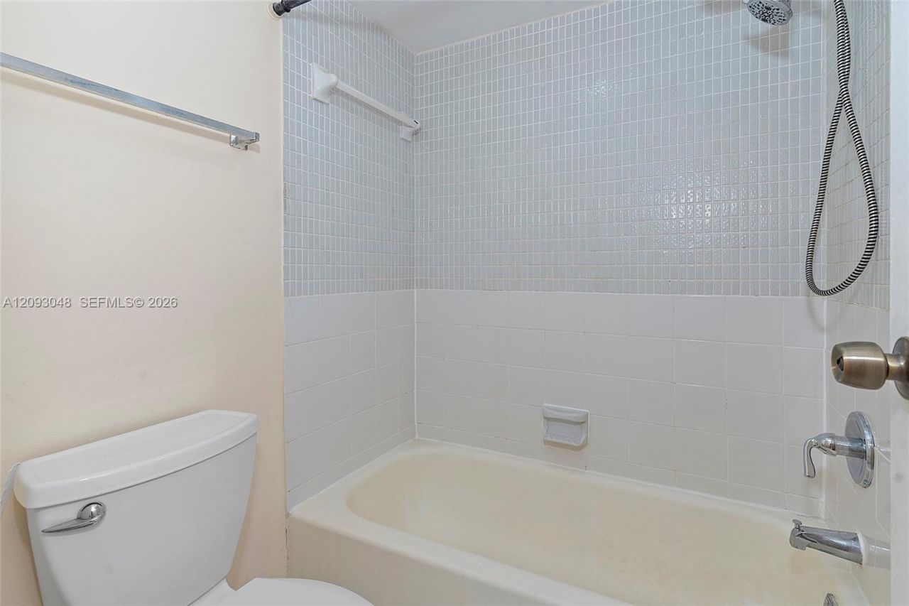6001 N Falls Cir Dr , Unit 309, Lauderhill, FL 33319 Photo