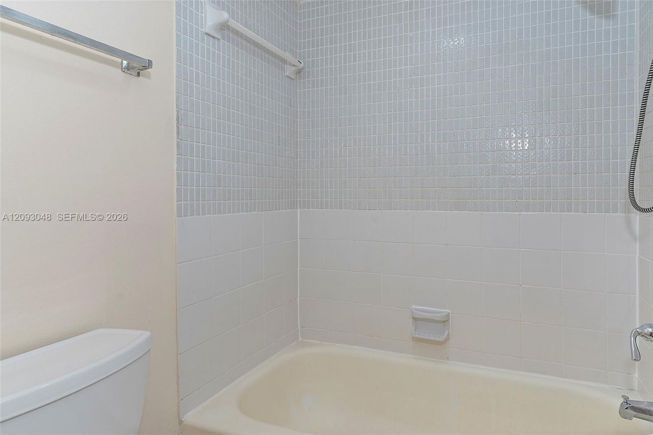 6001 N Falls Cir Dr , Unit 309, Lauderhill, FL 33319 Photo