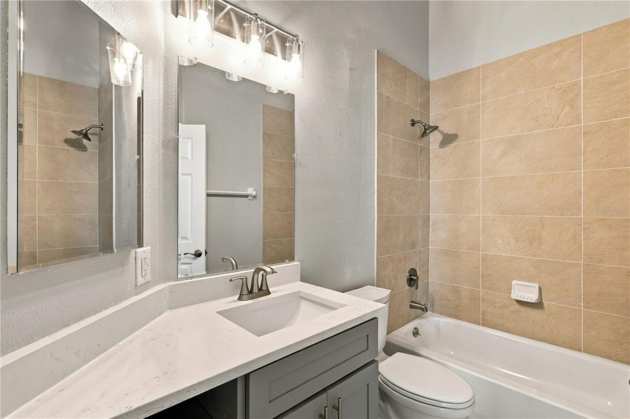 941 Vindale Road, Tavares, FL 32778 Photo