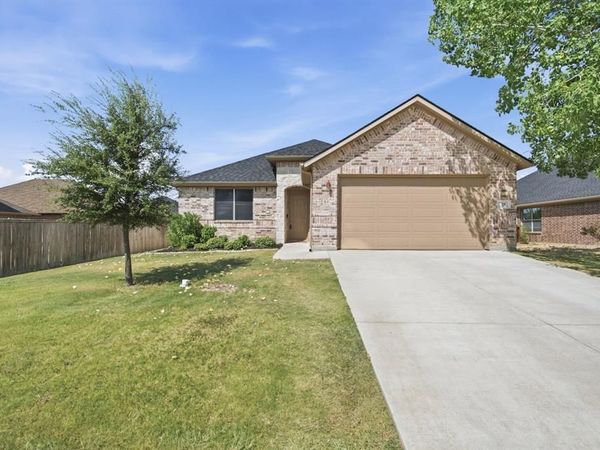 28 S Highland Drive, Sanger, TX 76266