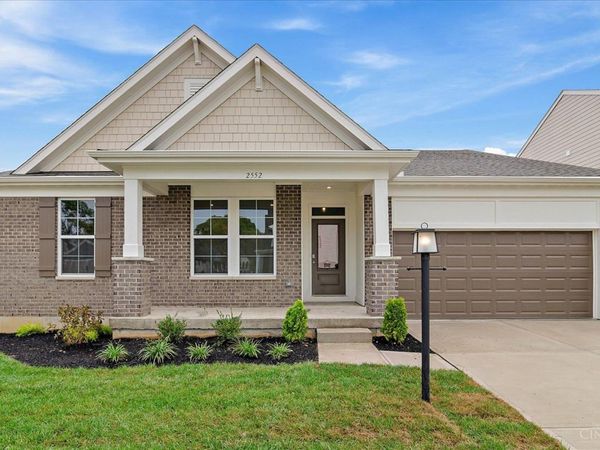 2552 Golden Leaf Drive, Beavercreek, OH 45431