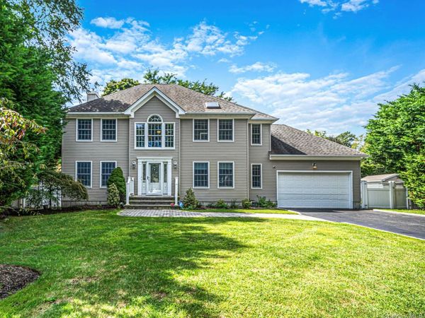 9 Franciscan Lane , Smithtown, NY 11787