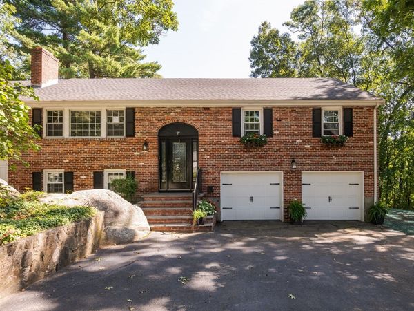 29 Doncaster Circle, Lynnfield, MA 01940