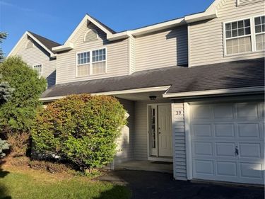 39 Woodbrooke Rd , New Hartford, NY 13413