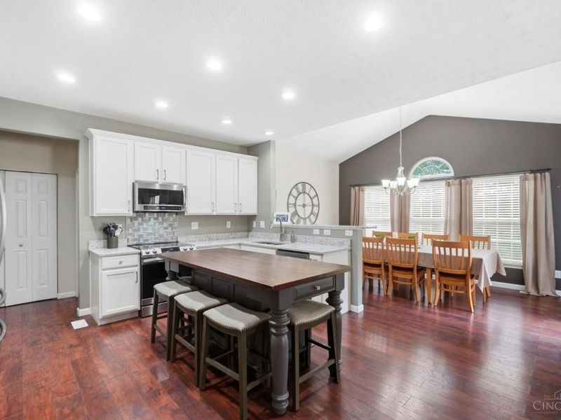 385 Indian Lake Drive, Hamilton Township, OH 45039 Photo 13