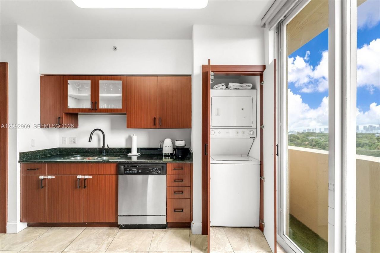 2425 SW 27th Ave , Unit 704, Miami, FL 33145 Photo
