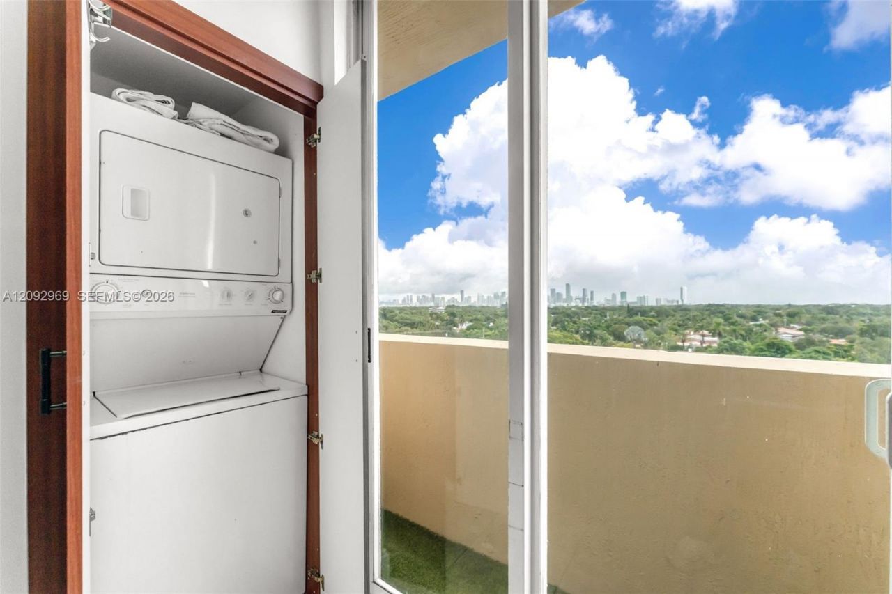 2425 SW 27th Ave , Unit 704, Miami, FL 33145 Photo