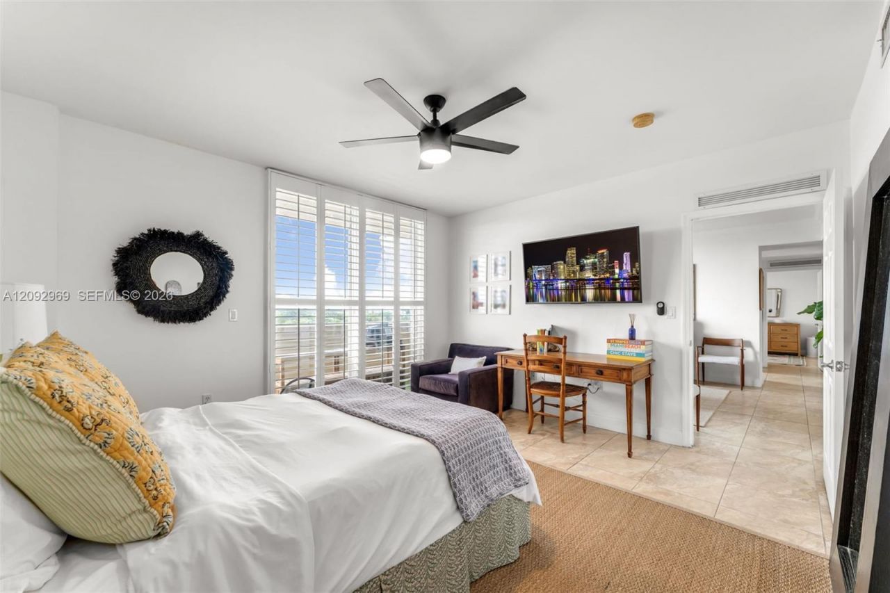 2425 SW 27th Ave , Unit 704, Miami, FL 33145 Photo