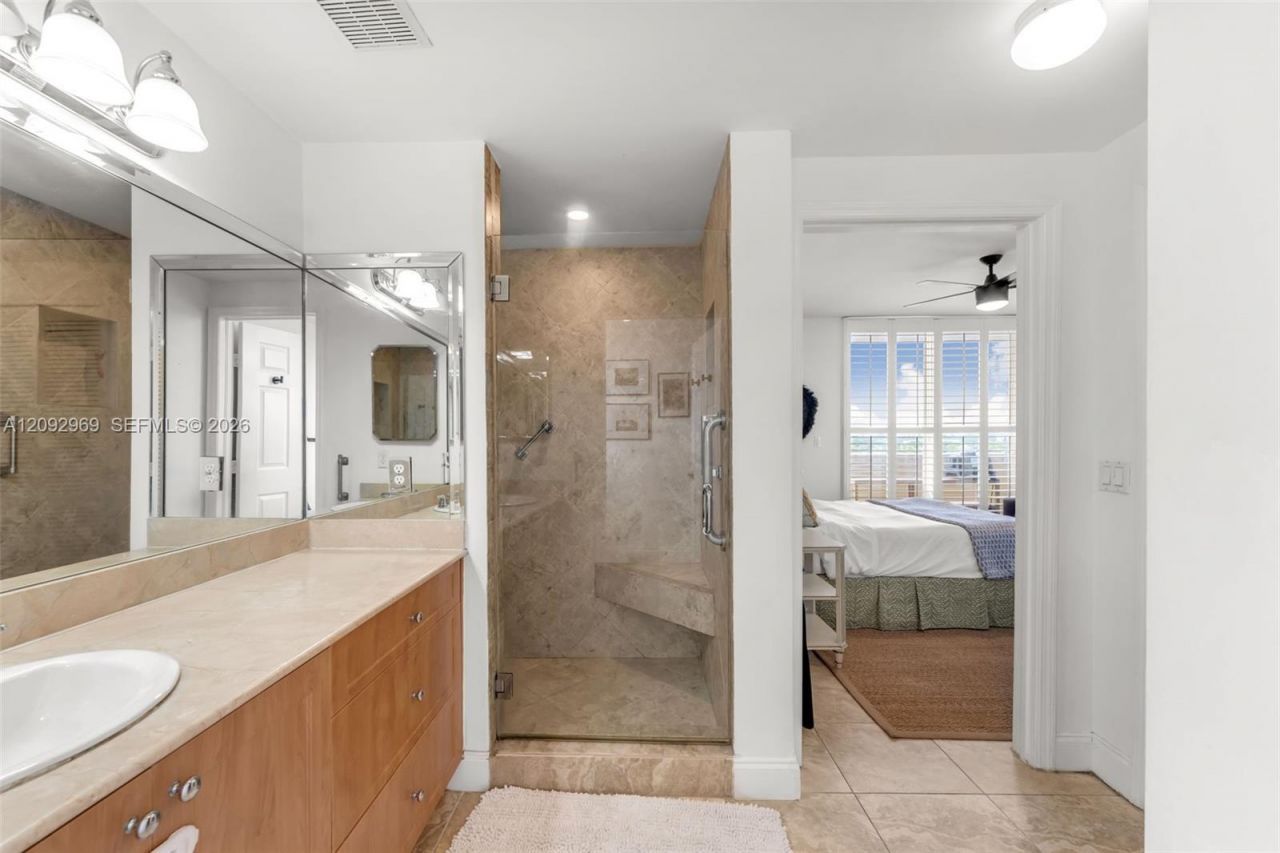 2425 SW 27th Ave , Unit 704, Miami, FL 33145 Photo