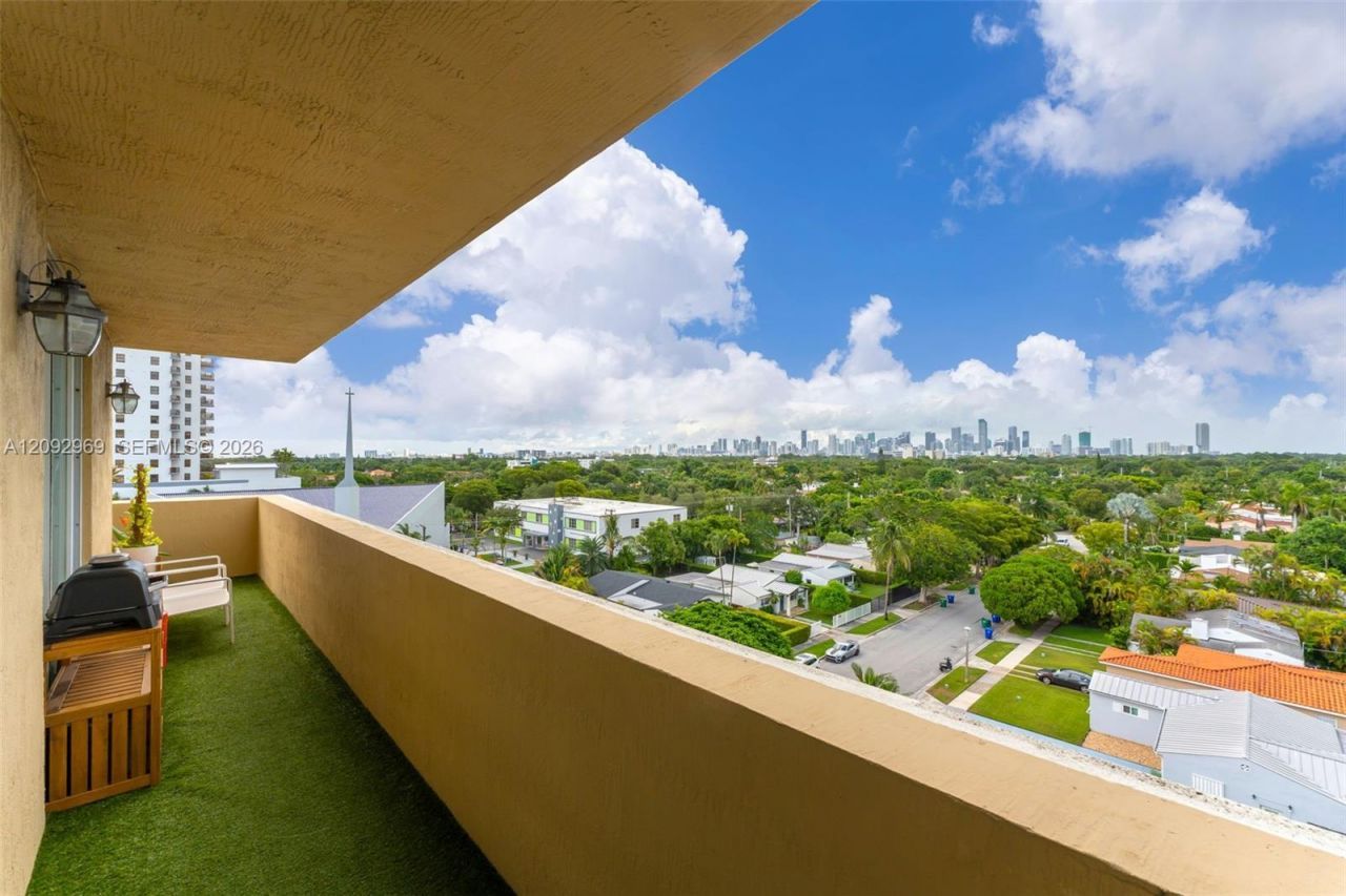 2425 SW 27th Ave , Unit 704, Miami, FL 33145 Photo