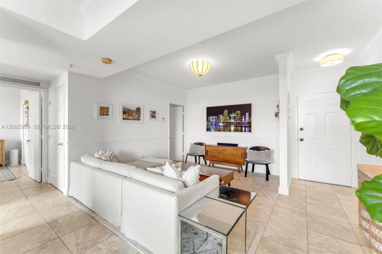 2425 SW 27th Ave , Unit 704, Miami, FL 33145 Photo