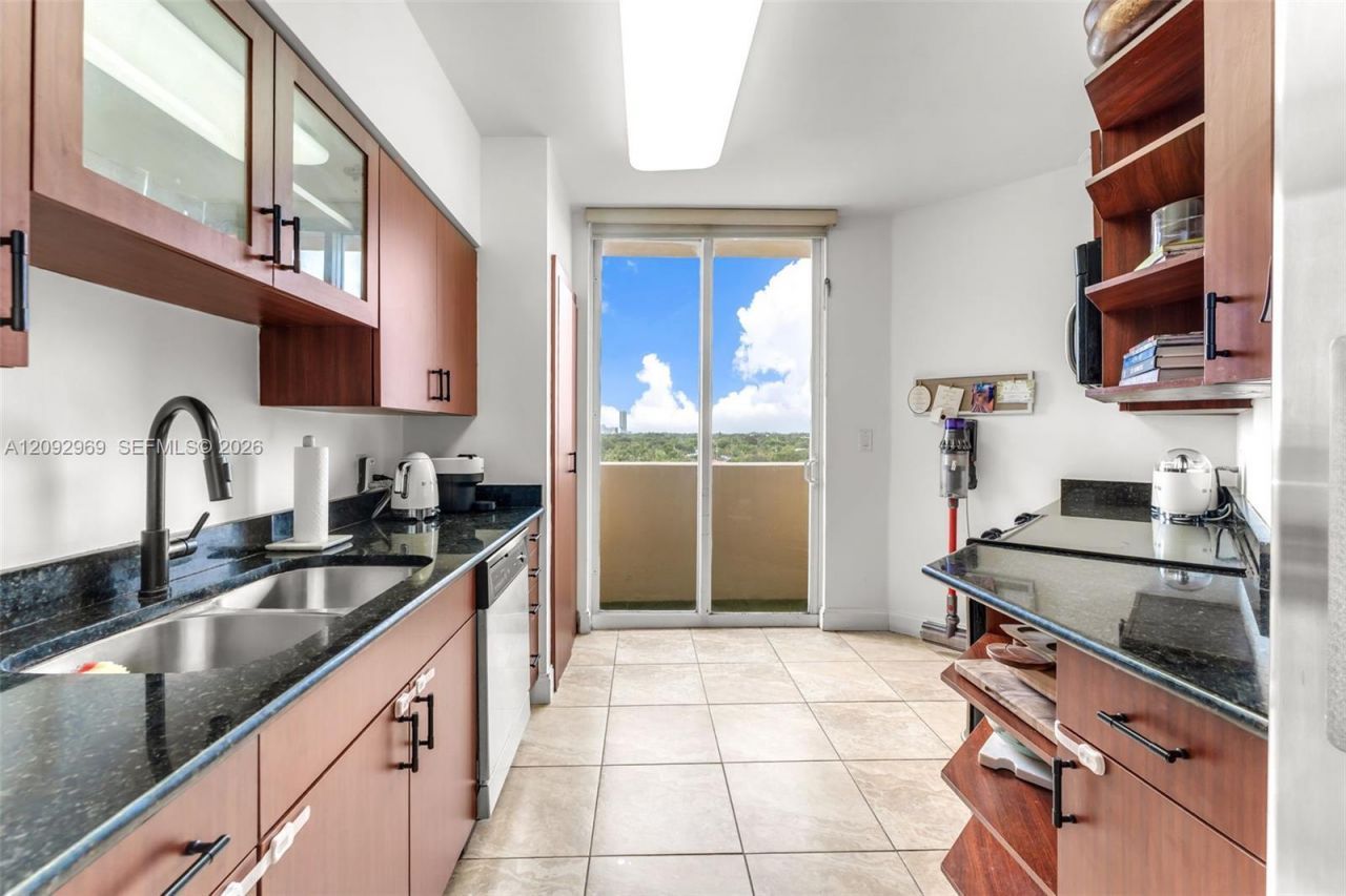 2425 SW 27th Ave , Unit 704, Miami, FL 33145 Photo