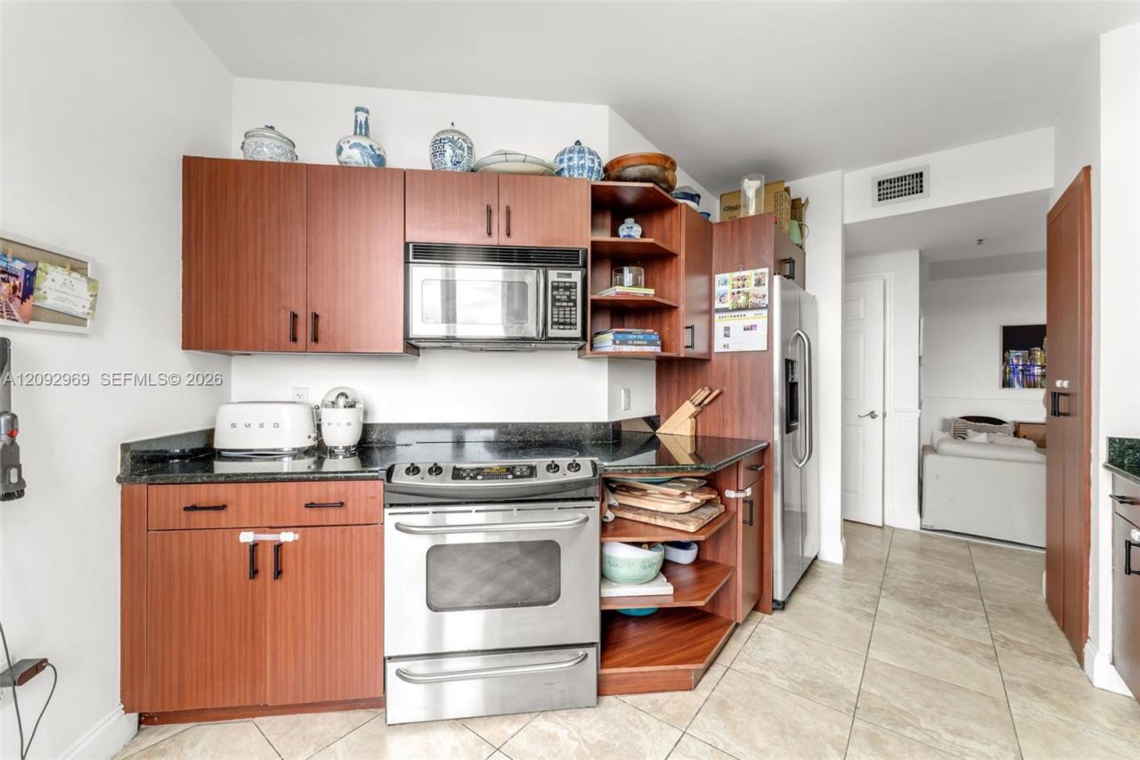 2425 SW 27th Ave , Unit 704, Miami, FL 33145 Photo