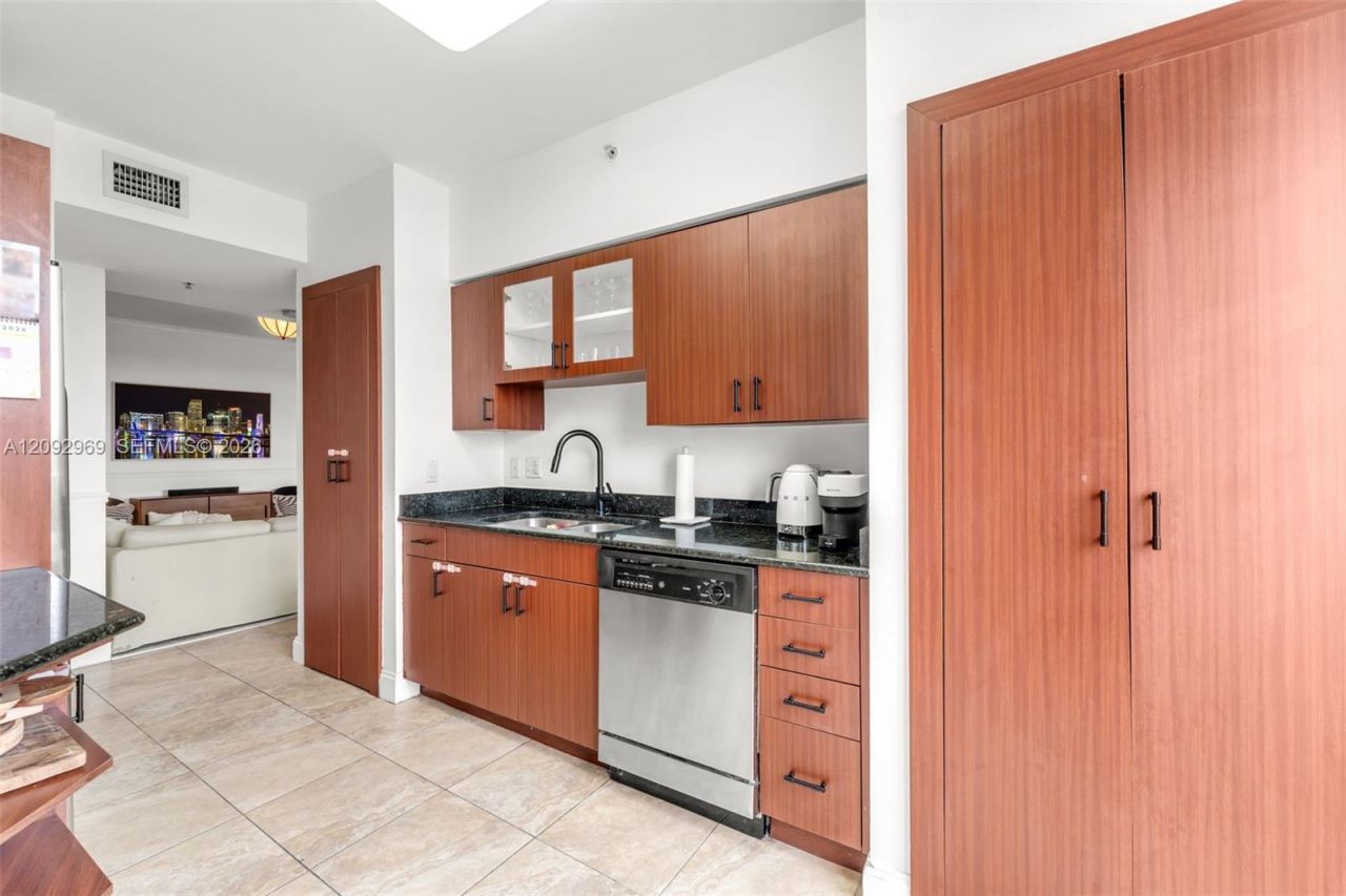 2425 SW 27th Ave , Unit 704, Miami, FL 33145 Photo