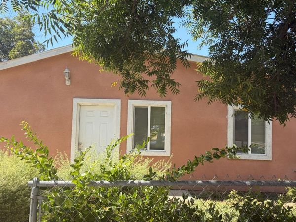 21177 Universal st , Lost Hills, CA 93249