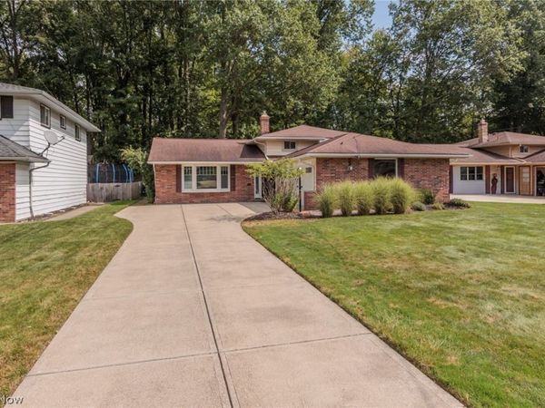 4143 Brendan Lane , North Olmsted, OH 44070