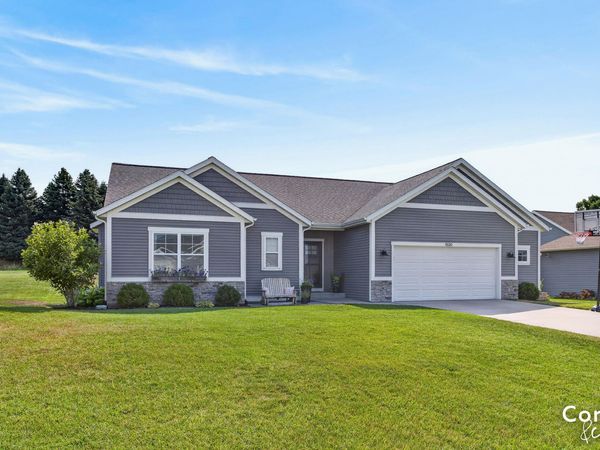 1520 Shenandoah Drive, Zeeland, MI 49464