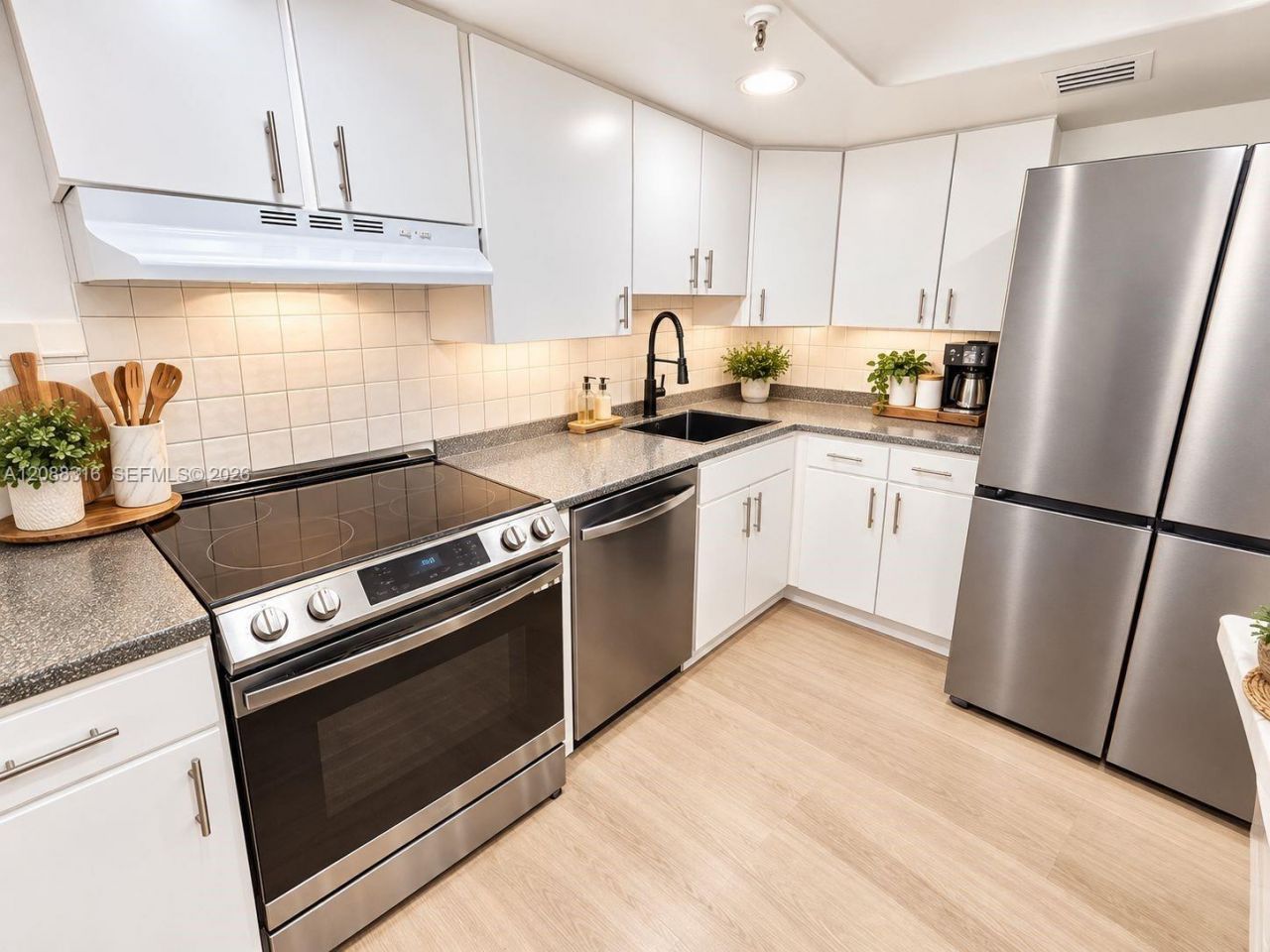 6830 Indian Creek Dr, Unit 7E, Miami Beach, FL 33141 Photo