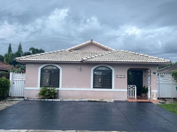 10071 NW 127 terrace , Hialeah Gardens, FL 33018
