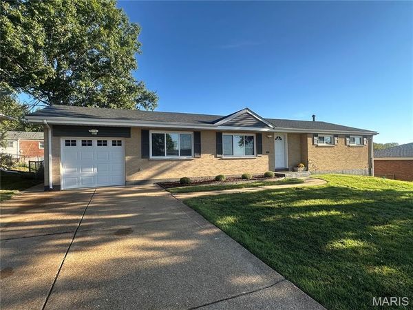 9821 Whitcomb Lane, Affton, MO 63123