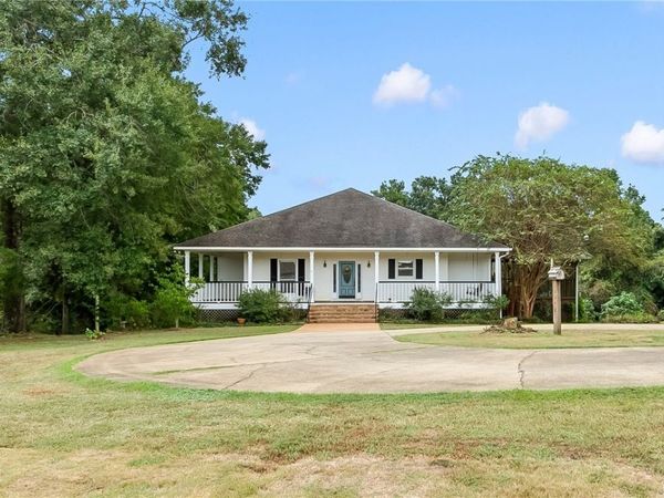12253 Orchard Drive, Moundville, AL 35474