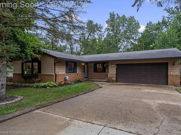 225 S Williams Lake Road, Waterford Township, Mi 48327