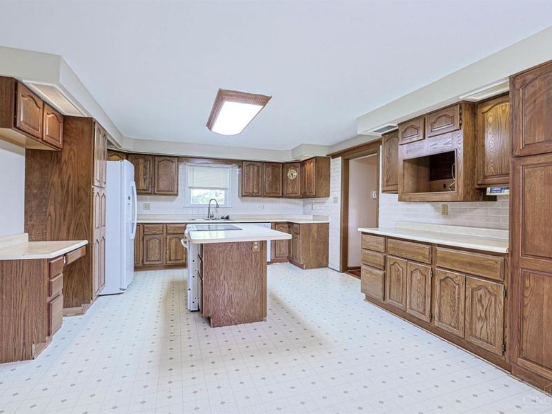 6051 Jerry Lee Drive, Miami Township, OH 45150 Photo 12