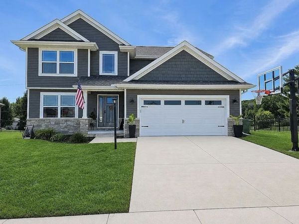 705 Red Bud Drive , Mahomet, IL 61853