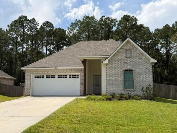 42244 S FALCON Drive, Ponchatoula, LA 70454