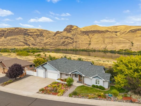 47 Riverpointe Dr, Asotin, WA 99402