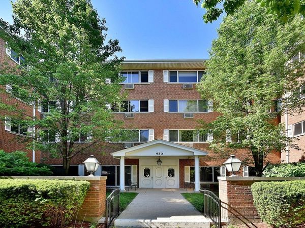 950 Washington Boulevard, Unit 109, Oak Park, IL 60302