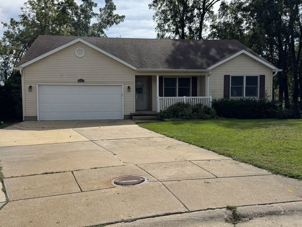 6303 WILKES Avenue, Davenport, IA 52806