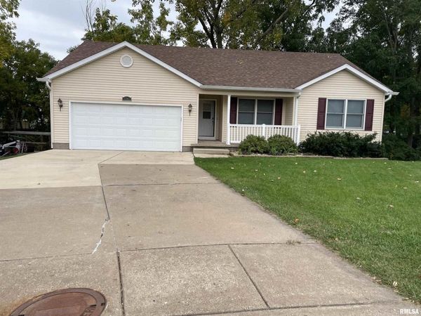 6303 WILKES Avenue , Davenport, IA 52806