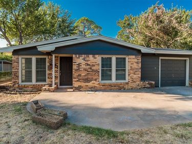 6216 Windermere Place, Fort Worth, TX 76112