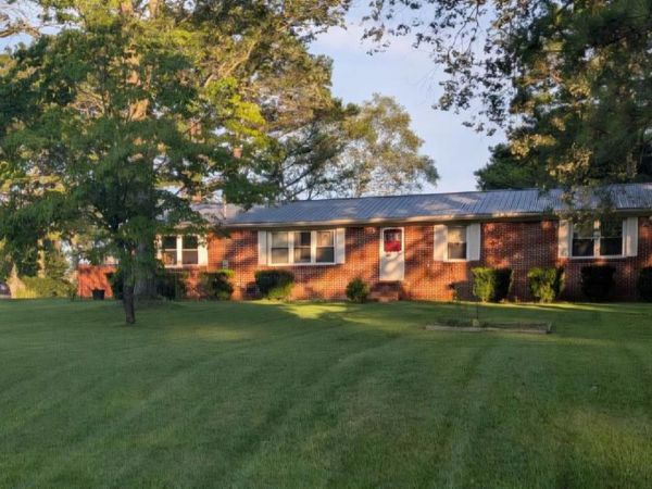 222 Orchard Ln , Winchester, TN 37398
