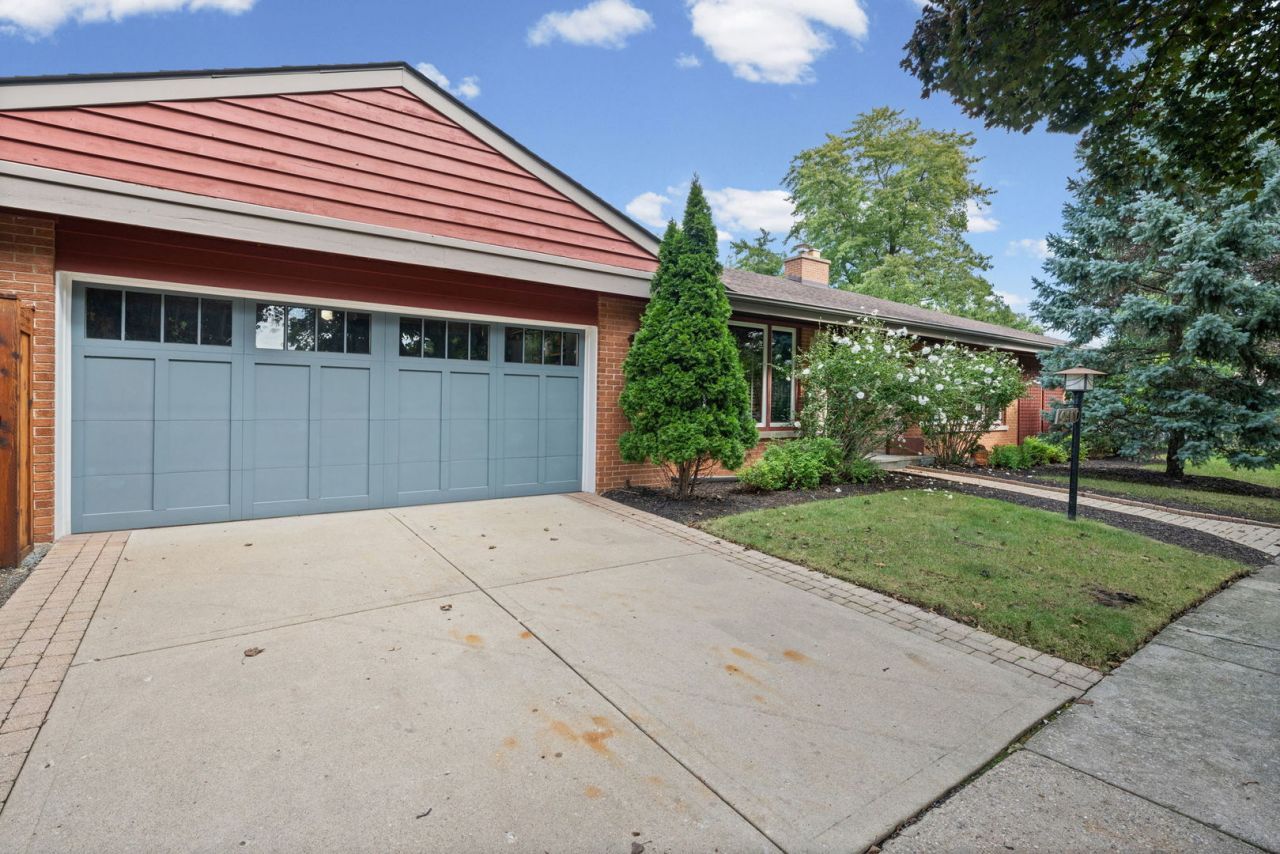 9400 Kilbourn Avenue, Skokie, IL 60076 Main Photo