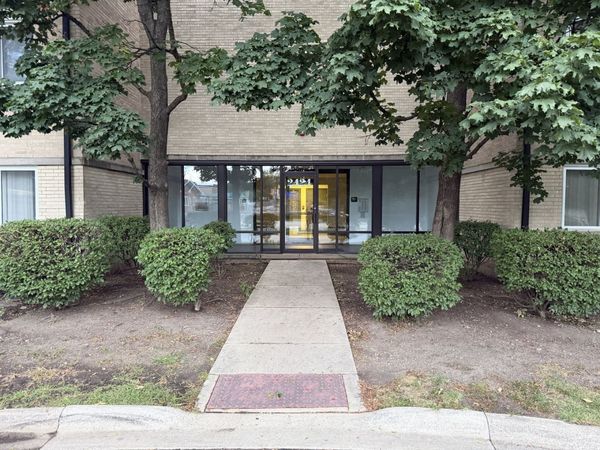 2424 E Oakton Street , Unit 4H, Arlington Heights, IL 60004