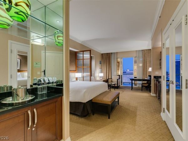 135 E HARMON Avenue, Unit 1817, Las Vegas, NV 89109