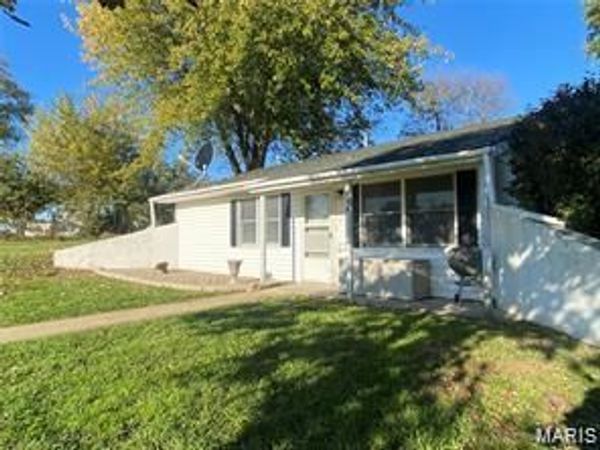 212 College Street, Eolia, MO 63344