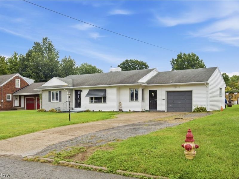 695 Moore Avenue, Campbell, OH 44405 Photo 3