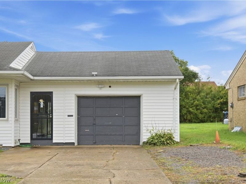 695 Moore Avenue, Campbell, OH 44405 Photo 4