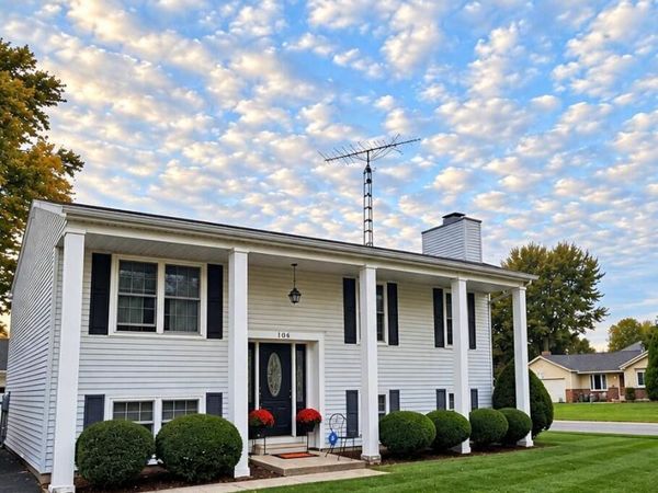 106 Springwood Drive, Oregon, OH 43616