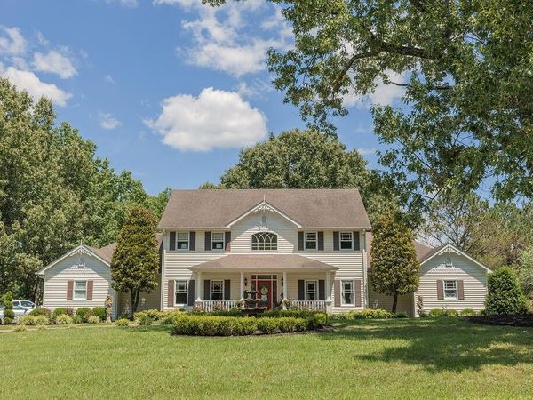 200 Nalonna Dr , Paris, TN 38242