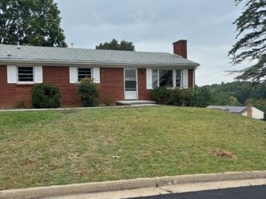 316 MONUMENT DR, STAUNTON, VA 24441