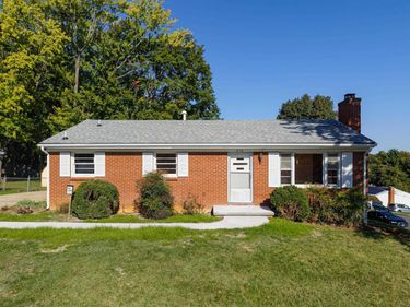 316 MONUMENT DR, STAUNTON, VA 24441
